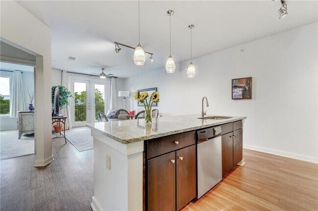 Foto del edificio - 1900 Barton Springs Rd