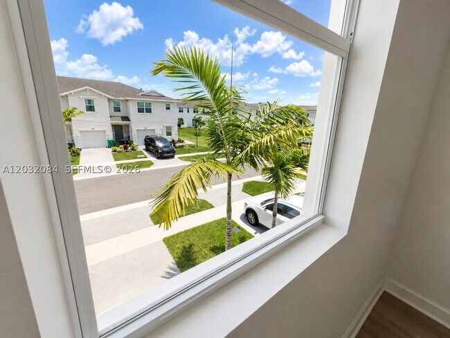 Foto del edificio - 652 SE Lk Fls St