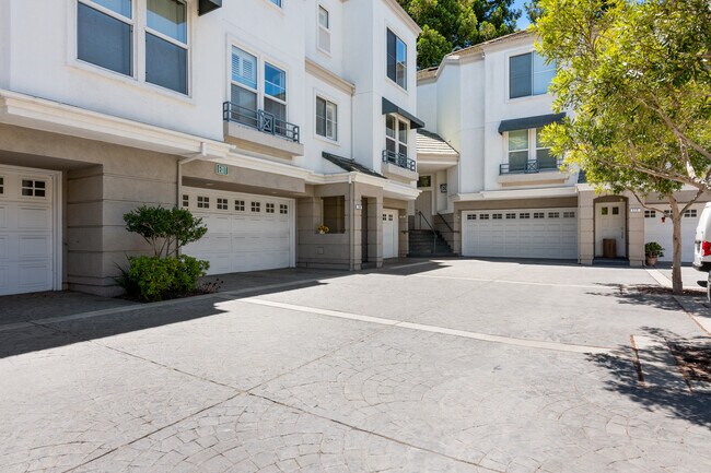 Building Photo - 475 Milan Dr