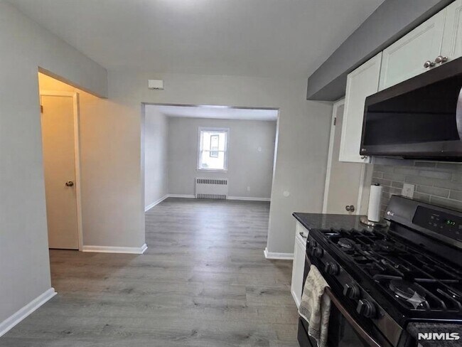 Building Photo - 166 Carmita Ave