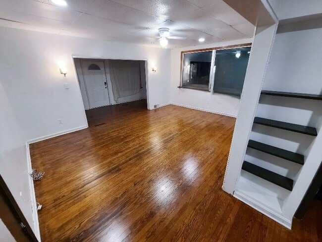 Foto del edificio - 636 W 17th St