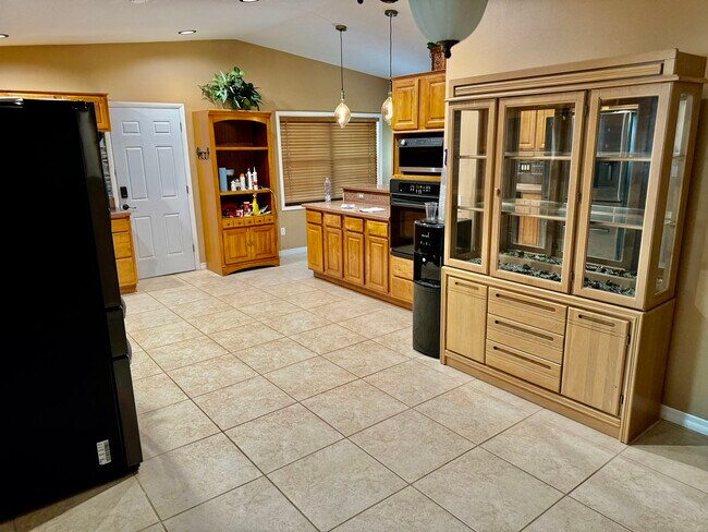 Building Photo - 424 Linda Ln