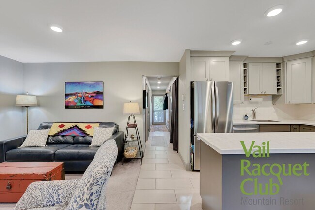 Foto del edificio - 4660 Racquet Club Dr