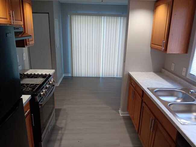 Foto del edificio - For Rent - Four-Bedroom Two-Bathroom Home Available NOW!