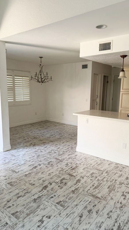 Foto del edificio - 8167 Vineyard Ave