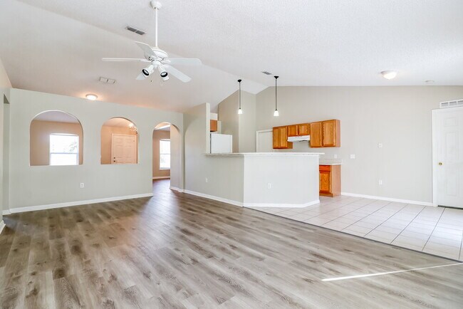 Foto del edificio - 3830 Sleepy Hill Oaks Loop