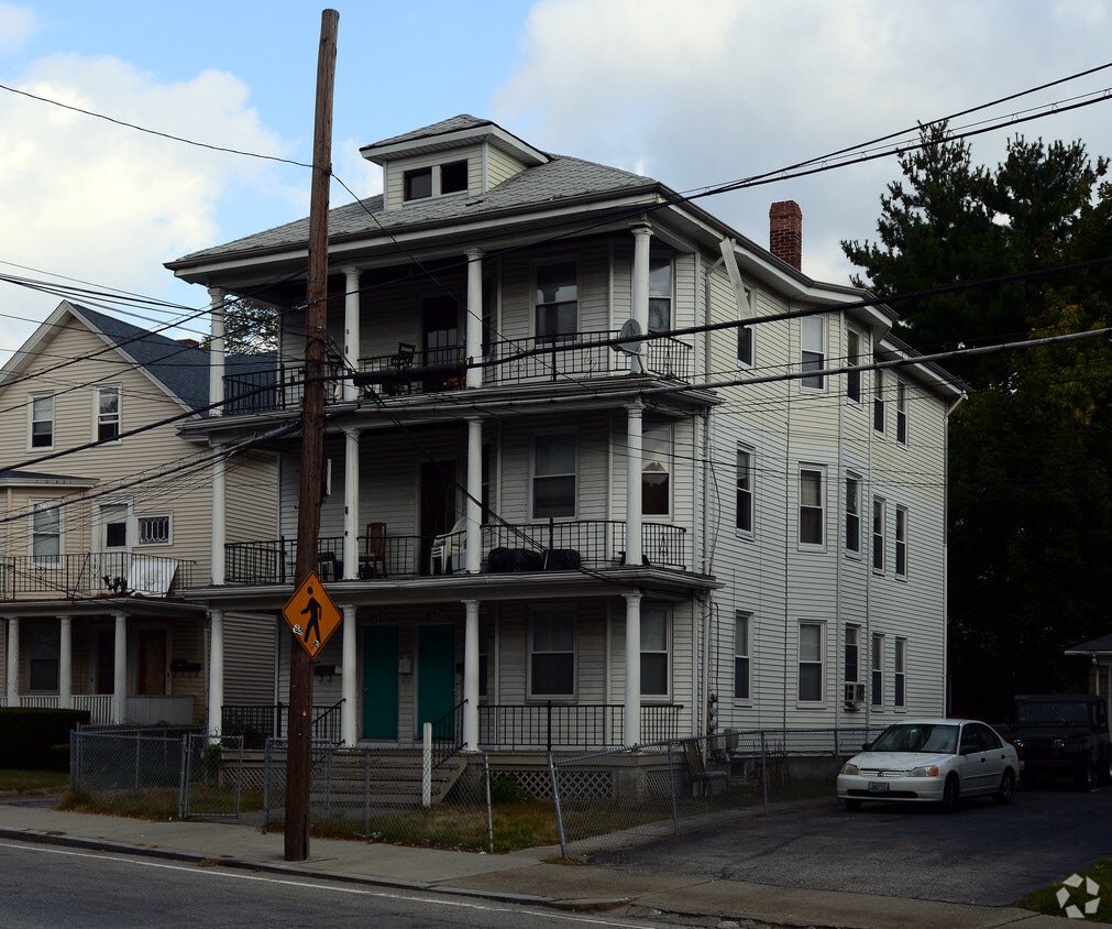 Building Photo - 647-649 Smith St