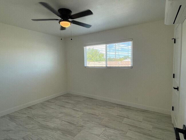 Foto del edificio - 134 N Poplar Avenue