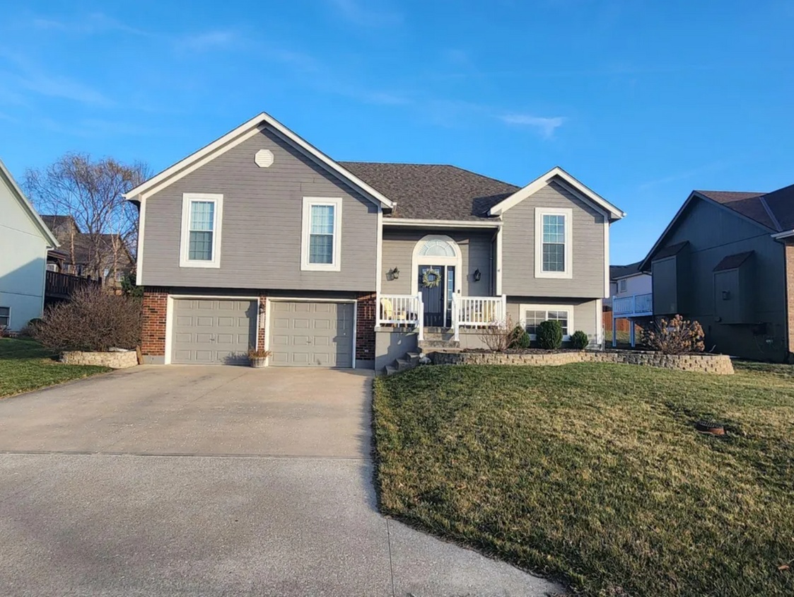 Primary Photo - 411 Bayview Dr