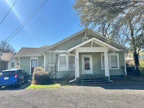 Building Photo - 2613 N Elm St