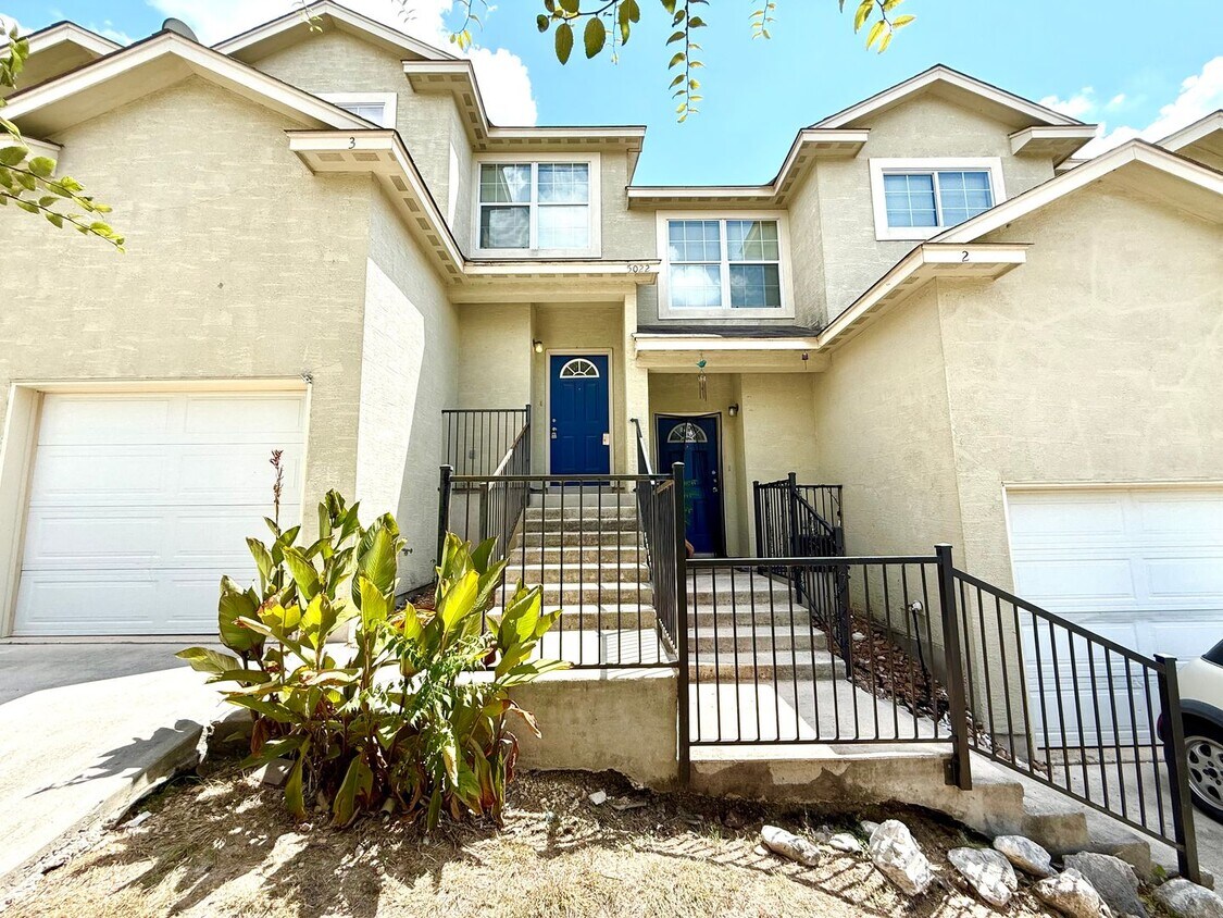 Spacious 2 Story 3 bedroom / 2.5 bath Town... - Spacious 3 bedroom 2.5 bath townhome!