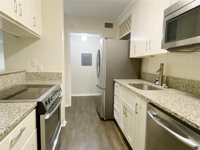Primary Photo - 18333 Roehampton Dr