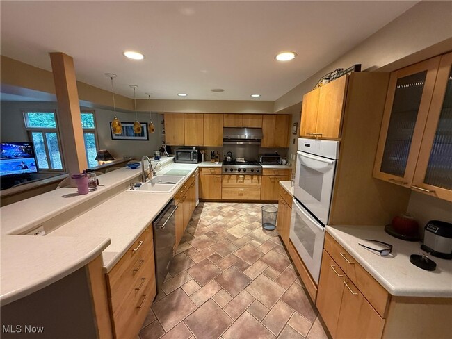 Building Photo - 8298 Valley Dr