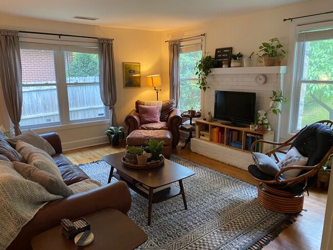 Family Room - 1640 Oak Grove Rd