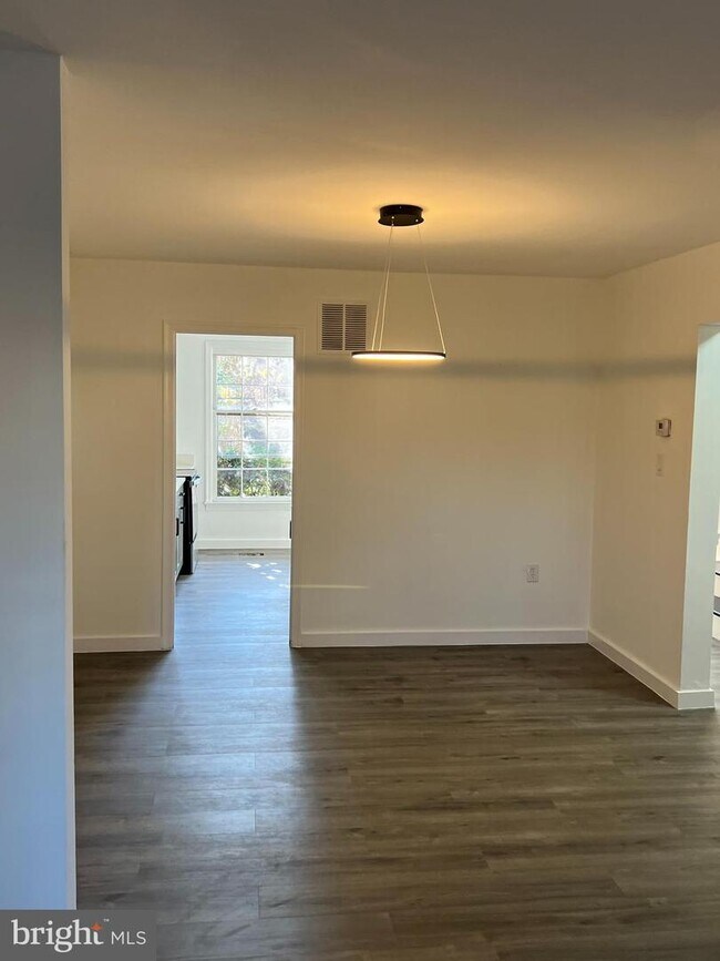Foto del edificio - 7248 Hillmead Ct