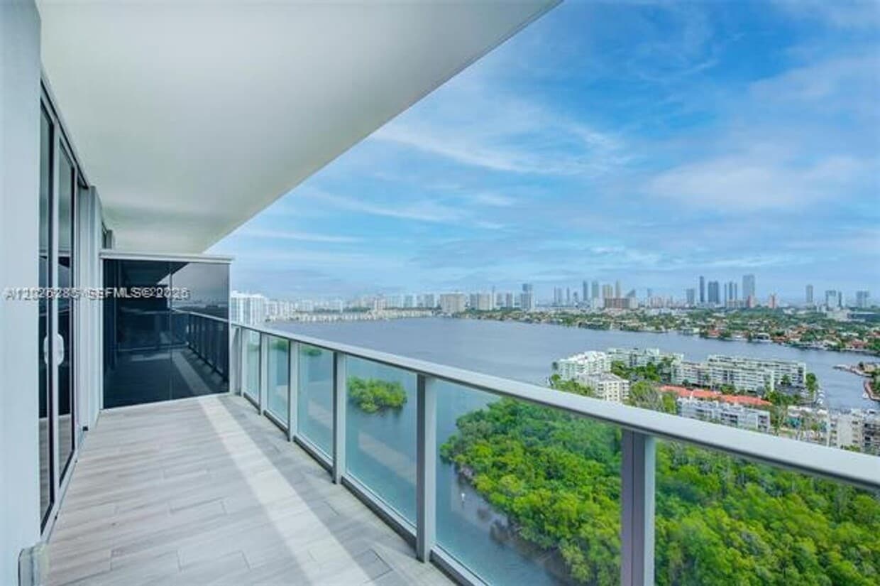 Photo - 16385 Biscayne Blvd # 2616, North Miami Beach, FL 33160