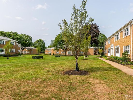 Community - 183 Evergreen Rd