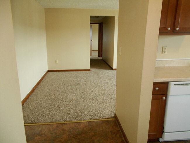 Building Photo - 6557 Lincoln Ave