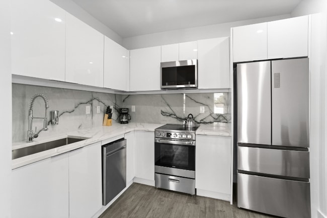 Photo - 935 S Howard Ave Apartment