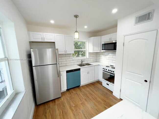 Foto del edificio - 675 SW 19th Rd