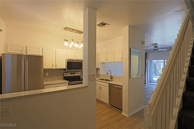Building Photo - 10039 Poppy Hill Dr