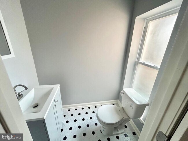 Foto del edificio - 6418 N Woodstock St
