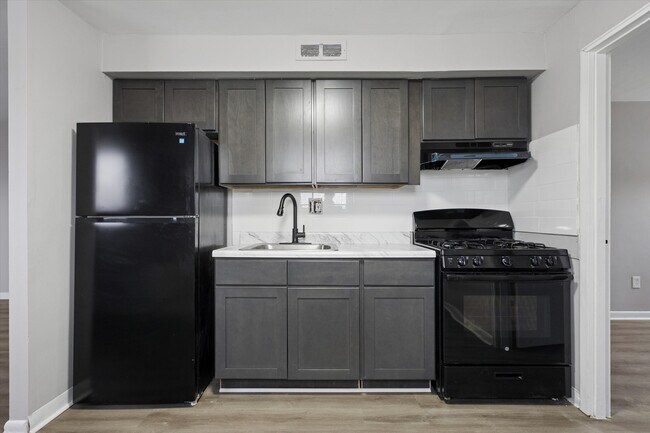 Photo - 7108 Oxford Ave Apartment