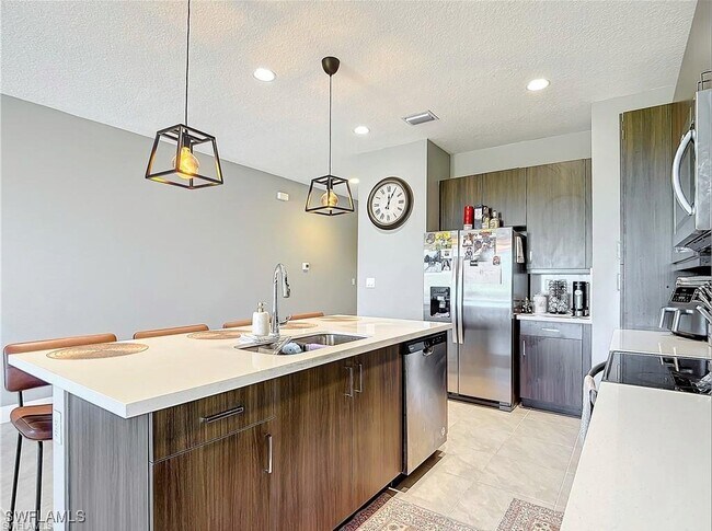 Foto del edificio - 5595 Cassidy Ln