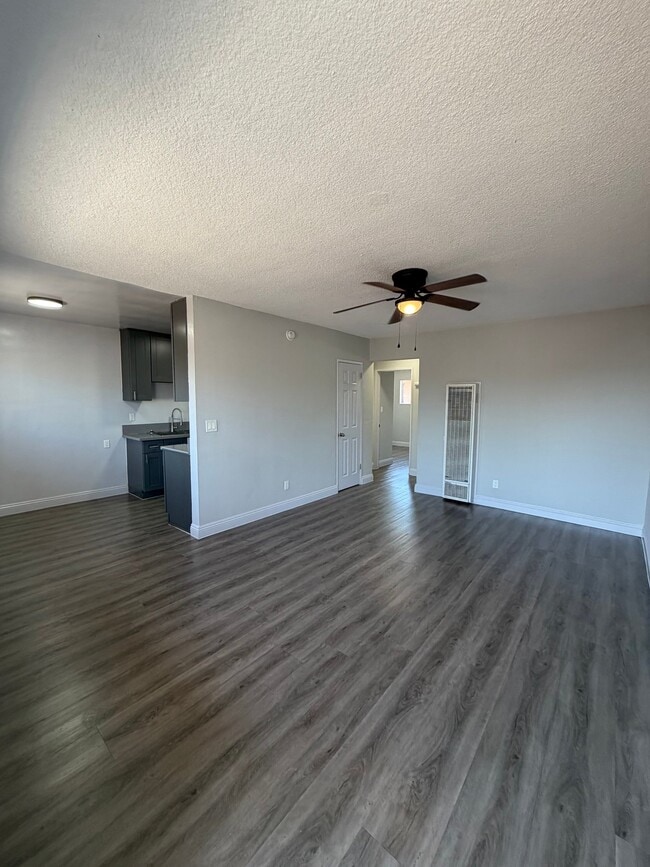 Photo - 609 W 94th St Apartment