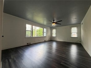 Building Photo - 1095 S Ray Ave
