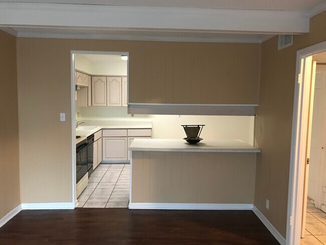 Building Photo - 3655 Haughton Ln