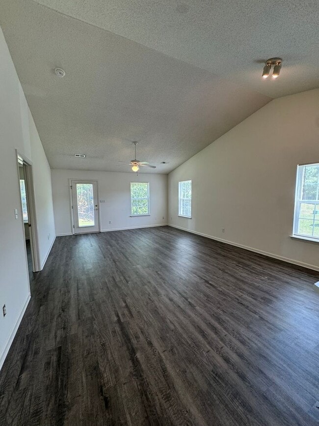 Building Photo - 132 Springwood Ln
