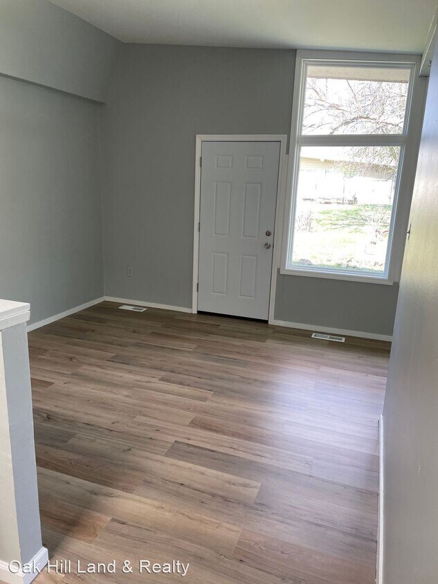 1363 Vandenberg Cir E, Sergeant Bluff, IA 51054 House Rental in