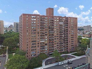 Building Photo - 10 Huron Ave