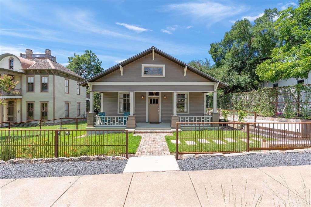 Foto principal - 1011 E 9th St