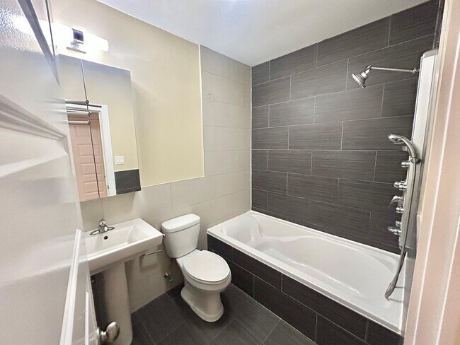 Foto del edificio - 319 W Chelten Ave