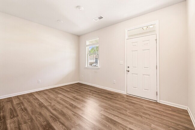 Foto del edificio - Spacious 4-Bedroom Gem with 2.5 Baths –2216 Sussex Road in York, SC with Clover Schools!