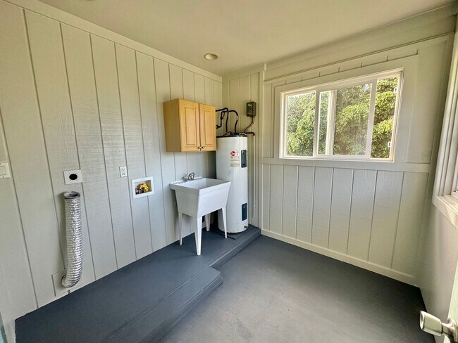 Foto del edificio - Newly Renovated 2 Bedroom / 1 Bath Cottage...