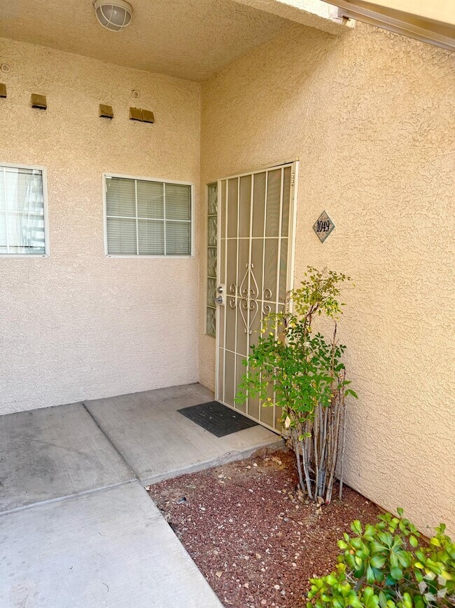 Building Photo - 7400 W Flamingo Rd