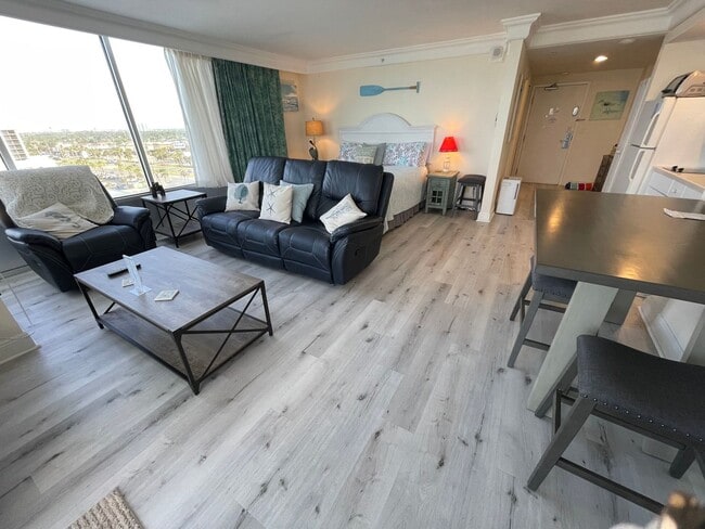 Foto del edificio - Oceanfront Corner View Condo - BEST VIEW & Wake up to the Oceanview from bed! DEPOSIT-FREE Rentin...