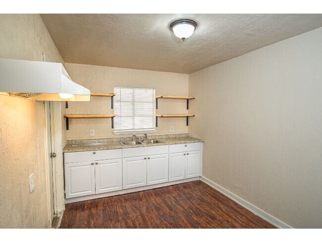 Foto del edificio - Cozy Remodeled Home Near Downtown