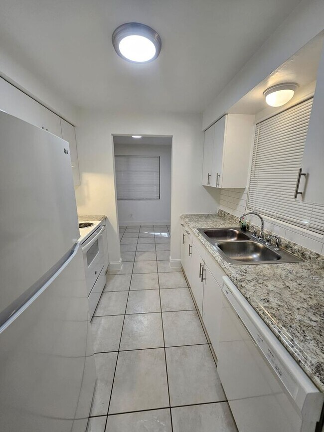 Foto del edificio - 917-921 NE 22nd Dr