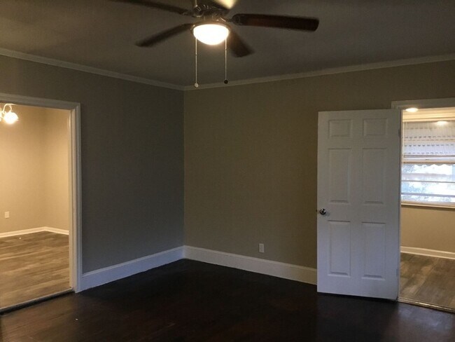 Building Photo - 457 Robney Dr
