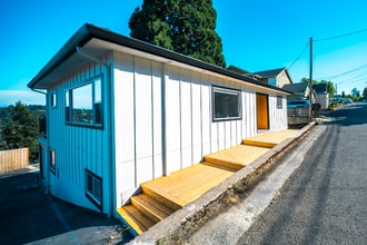 Building Photo - 4685 Riverview Ave
