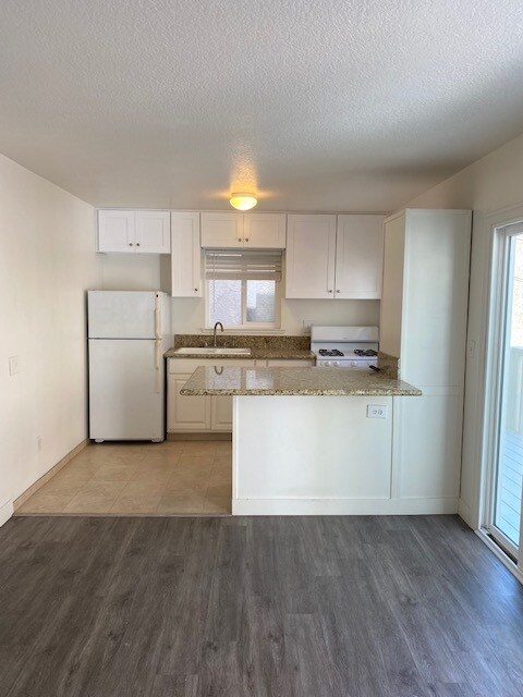 Building Photo - 205 Rosecrans Ave