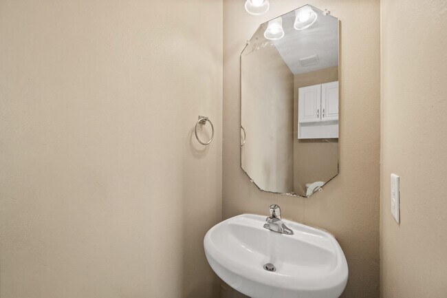 Foto del edificio - 8714 Thistlemoor Ln