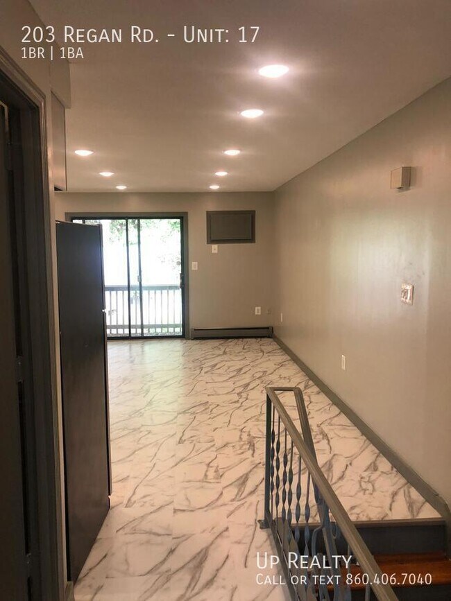 Foto del edificio - 203 Regan Rd