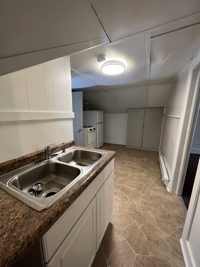 Building Photo - THR -03- Galesville