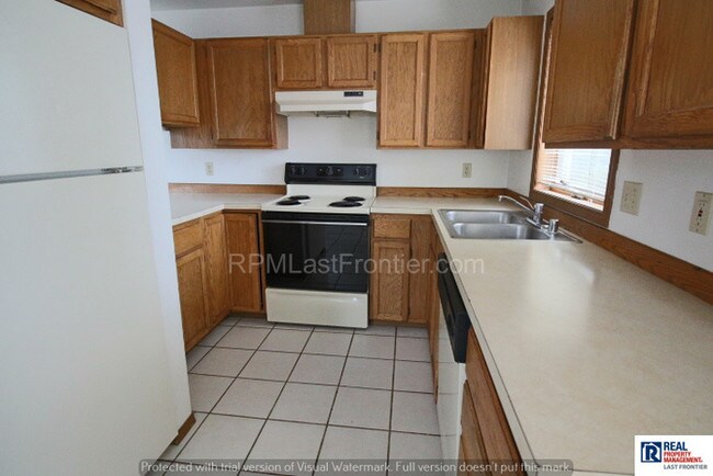 Building Photo - 430 E 14th Ave