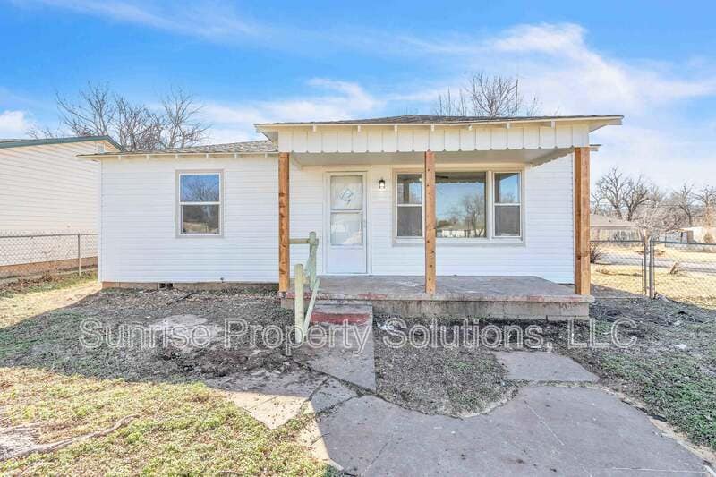 Photo - 300 SE 48th St